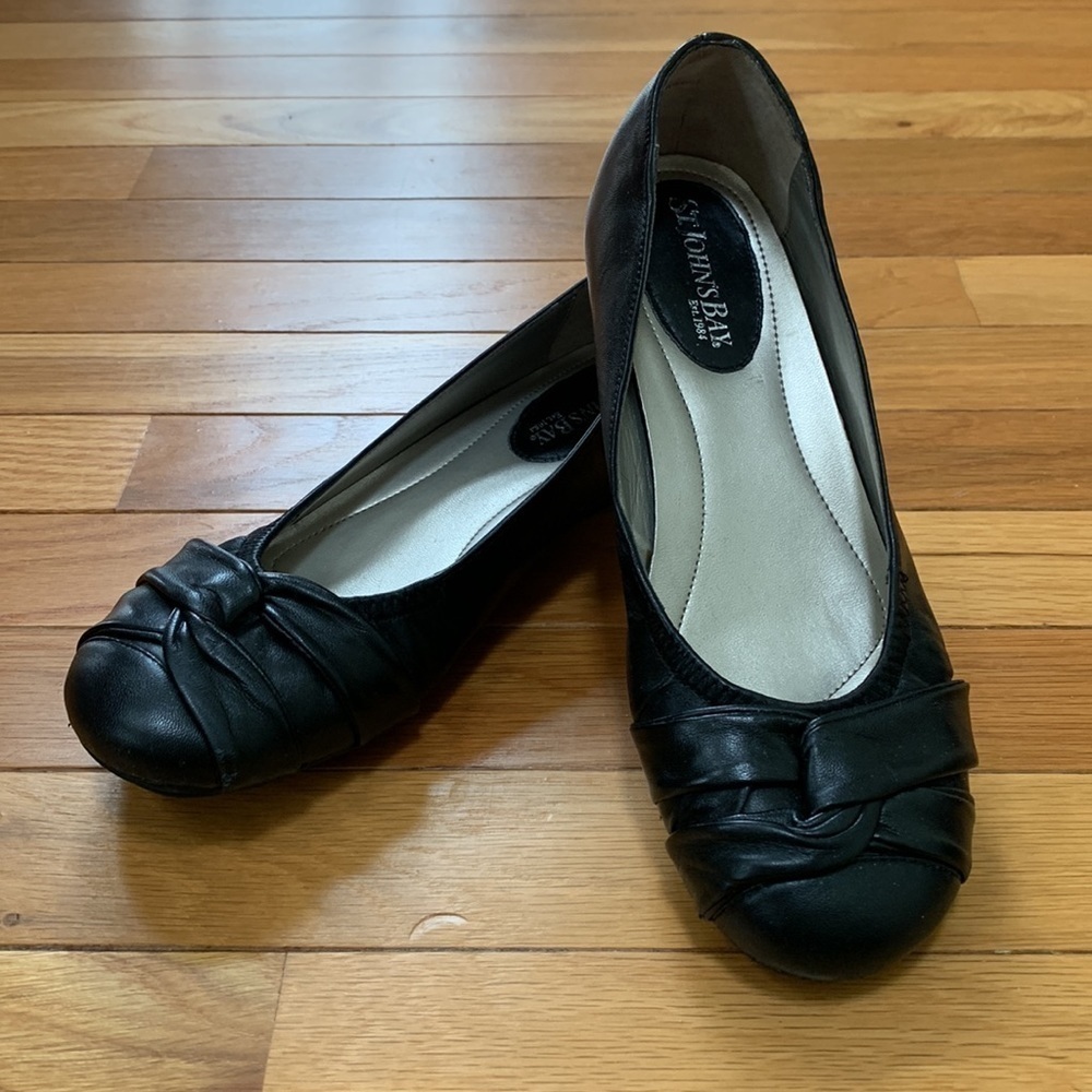 St. John’s Bay Black Leather Flats